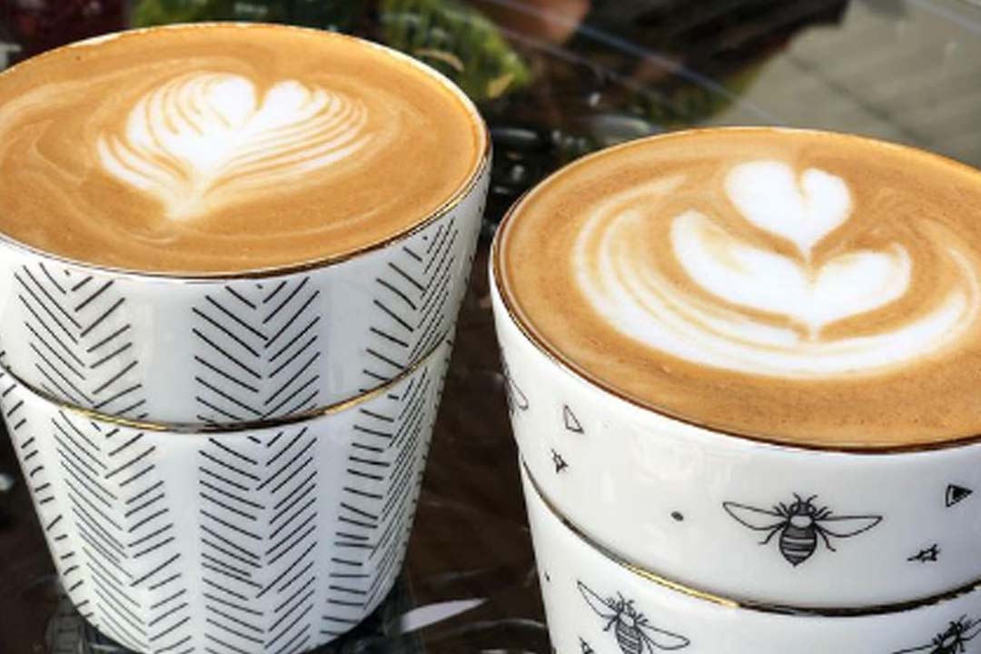 Daphne's Coffee & Tea - flat-white-kahve
